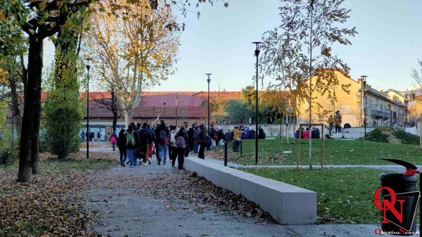 RIVAROLO – Sciopero degli studenti del Moro: “I problemi di manutenzione vanno risolti” (VIDEO) 2 RIVAROLO – Sciopero degli studenti del Moro: “I problemi di manutenzione vanno risolti” (VIDEO)