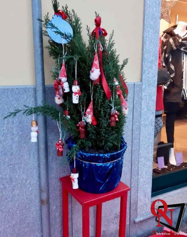SAN BENIGNO CANAVESE – Per Natale: “Il nostro abete con il riciclo” 1 SAN BENIGNO CANAVESE – Per Natale: “Il nostro abete con il riciclo”