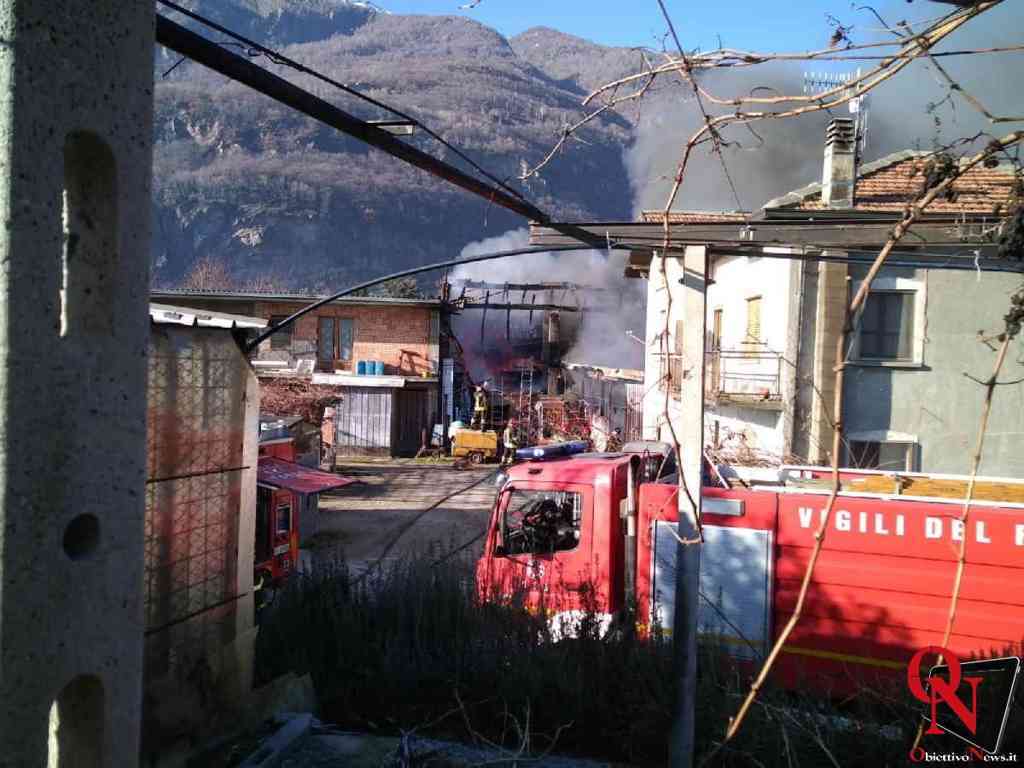 SETTIMO VITTONE – Incendio in un laboratorio artigiano adiacente una casa (FOTO)