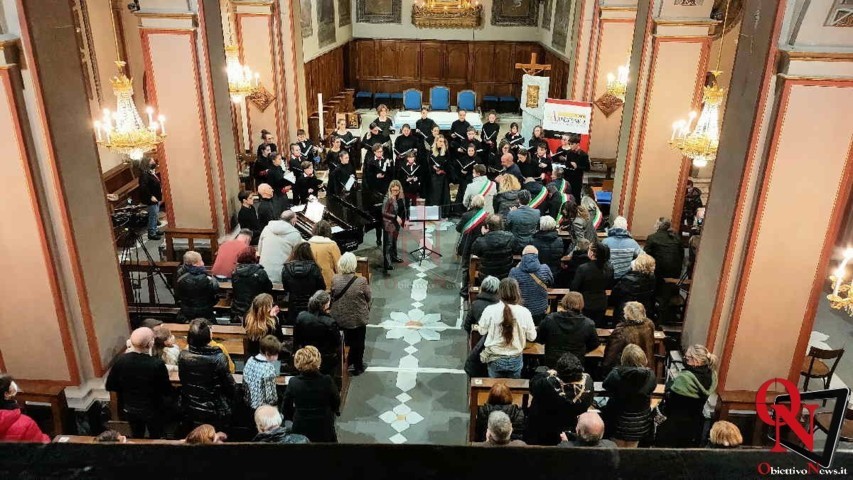 VALPERGA – Applausi scroscianti per il Coro Artemusica nel concerto “Oltre il Tempo” (FOTO E VIDEO)