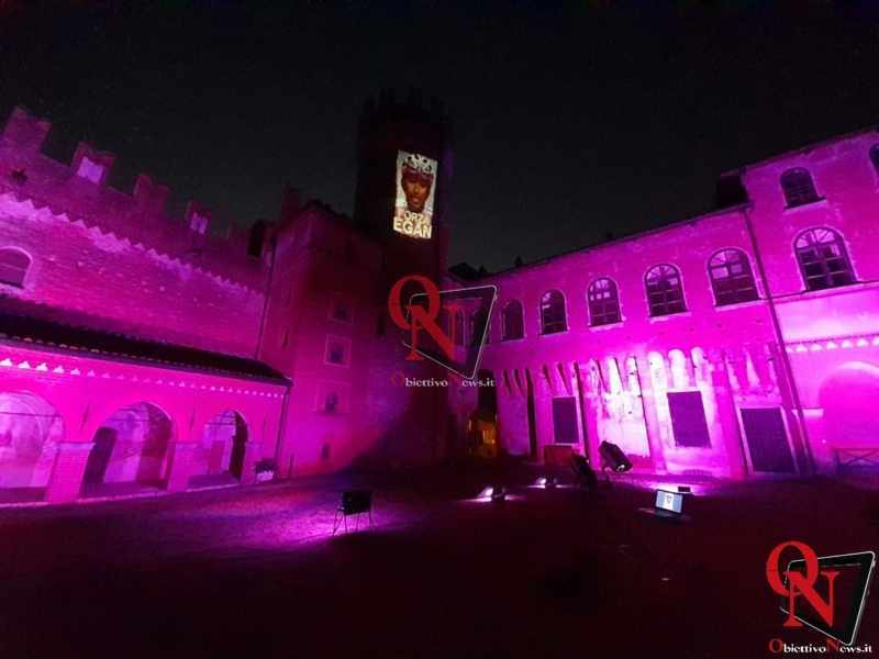 RIVAROLO - In attesa del Giro d'Italia, il Castello Malgrá si tinge di rosa (FOTO E VIDEO)
