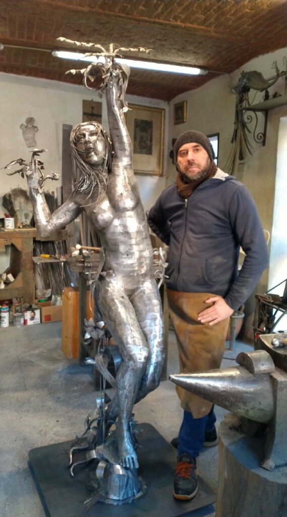 LEINI – Nella chiesa di San Giovanni è arrivata la statua di Alberto Bessone 2 LEINI – Nella chiesa di San Giovanni è arrivata la statua di Alberto Bessone
