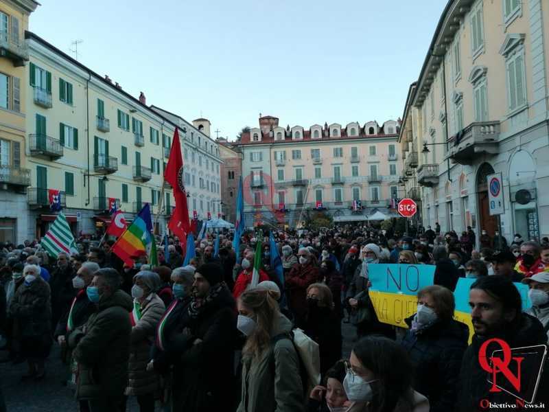 IVREA – Tutti in piazza Ferruccio Nazionale per gridare: “fermate la guerra”! (FOTO)