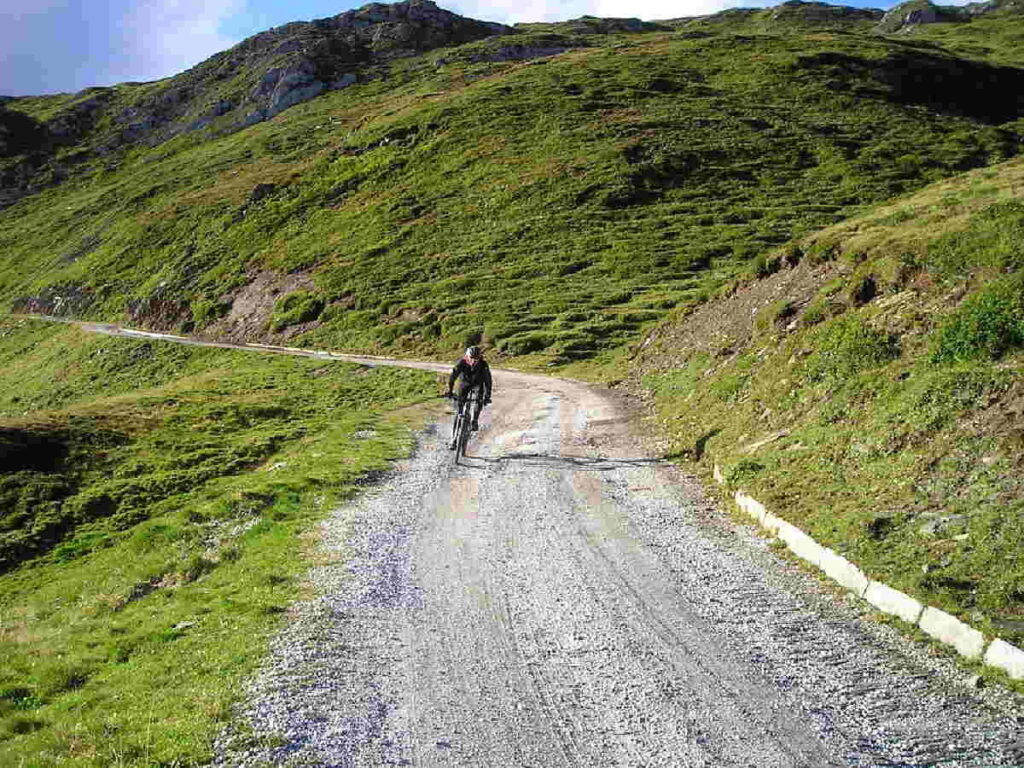 BORGOFRANCO D’IVREA – In Mountain bike sul sentiero verso Montalto Dora, cade e si ferisce 1 BORGOFRANCO D’IVREA – In Mountain bike sul sentiero verso Montalto Dora, cade e si ferisce