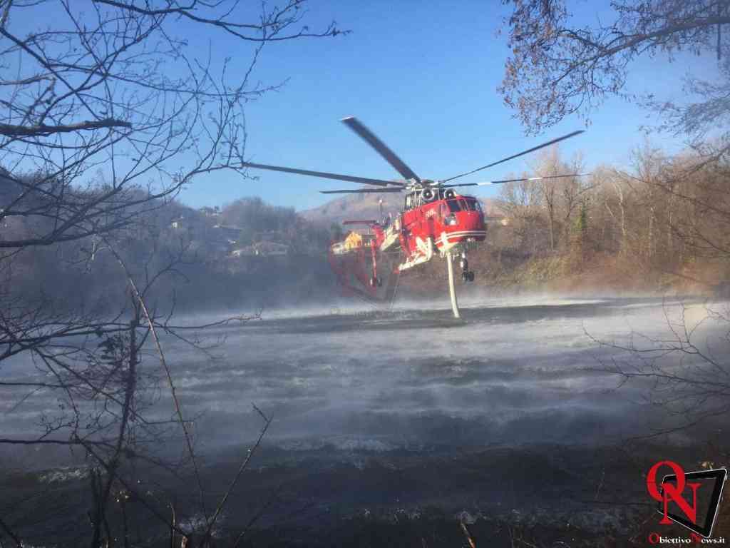 PRATIGLIONE / FORNO – Vasto incendio boschivo su due fronti (FOTO E VIDEO)