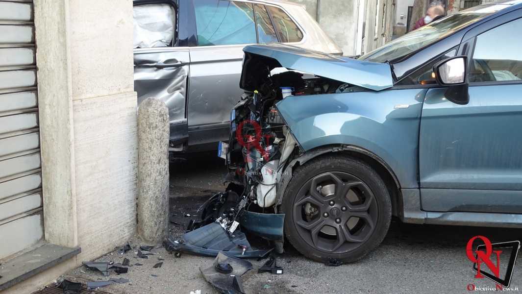 SALASSA – Scontro tra due auto in via Giacomo Matteotti (FOTO)
