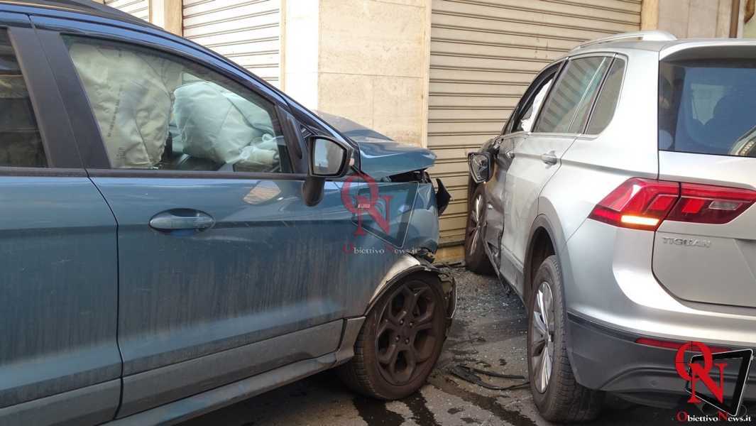 SALASSA – Scontro tra due auto in via Giacomo Matteotti (FOTO)