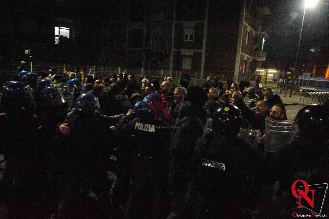 TORINO – Tensioni nel quartiere Lucento durante la Fiaccolata per il Giorno del Ricordo (FOTO)