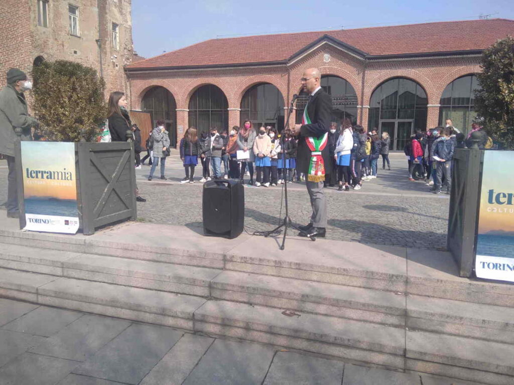 LEINI - Bambini in piazza con Libera per ricordare le vittime della mafia 3 LEINI - Bambini in piazza con Libera per ricordare le vittime della mafia