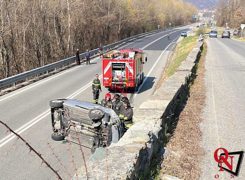 CUORGNÈ - Auto si ribalta sulla 460 in località Voira, direzione Pont 1 CUORGNÈ - Auto si ribalta sulla 460 in località Voira, direzione Pont