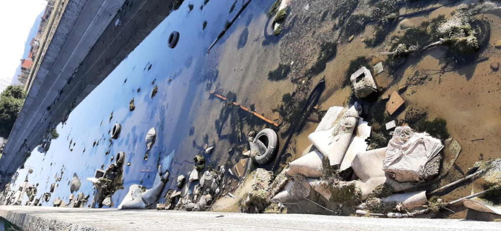 IVREA - Ritrovati materiali edili in amianto nel Canale Naviglio