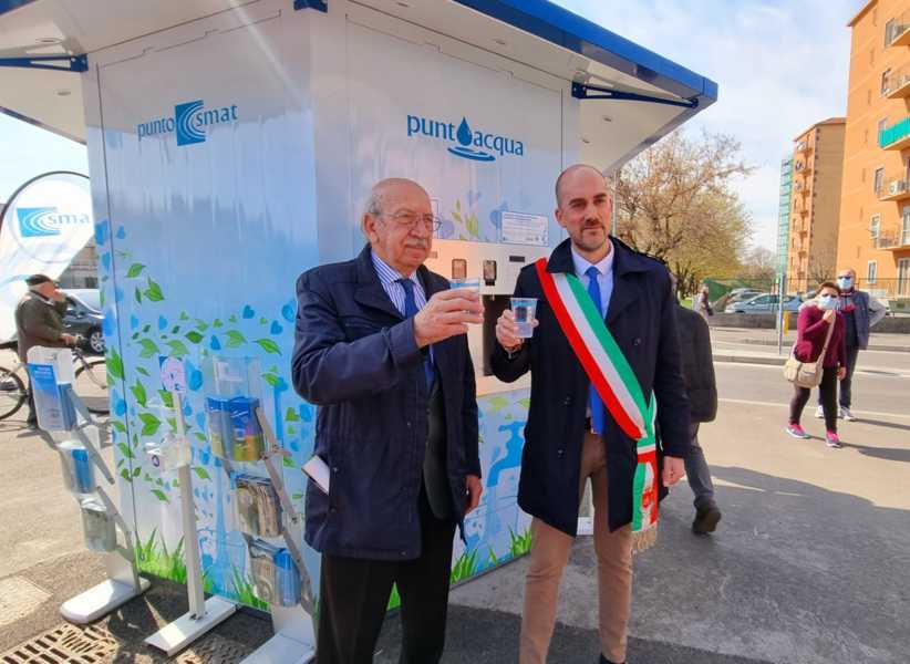 VENARIA REALE - Inaugurato un nuovo punto acqua Smat in Piazza Nenni