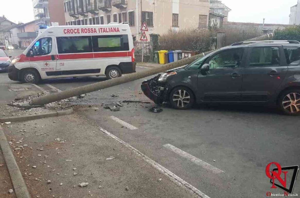 CASTELLAMONTE – Auto si schianta contro ad un palo in via Carlo Botta