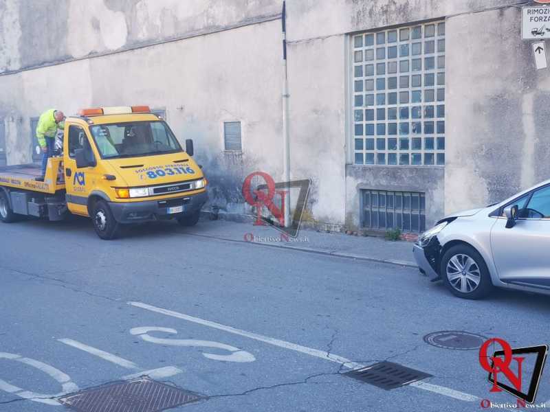 CUORGNÈ - Scontro scooter - auto in via Torino; un ferito (FOTO)