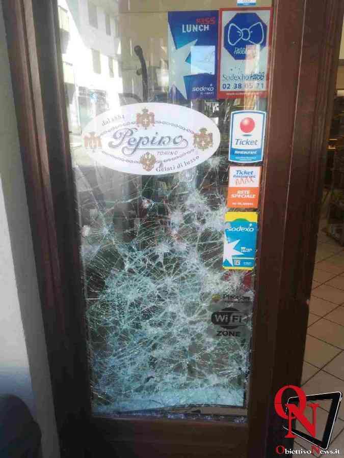 RIVAROLO CANAVESE – Spaccata la vetrata del bar di corso Italia, ma non per rubare