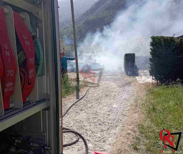 CAREMA / ALBIANO – Legnaie in fiamme, intervento dei Vigili del Fuoco (FOTO)