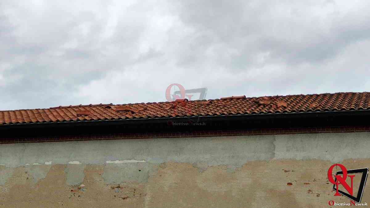RIVAROLO – Il maltempo scoperchia alcune tegole dal tetto del cimitero (FOTO)