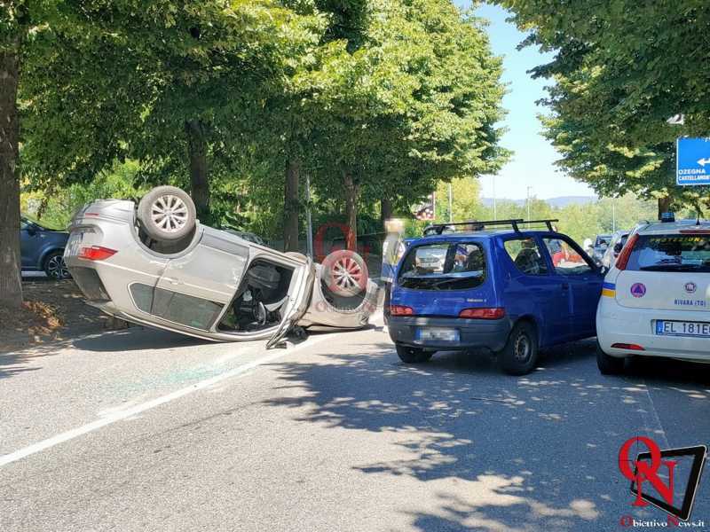 RIVAROLO CANAVESE – Scontro tra auto in Corso Italia, una si ribalta (FOTO e VIDEO)