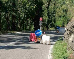 CHIAVERANO – Riaperta in senso unico alternato la provinciale che collega a Cascinette (FOTO)