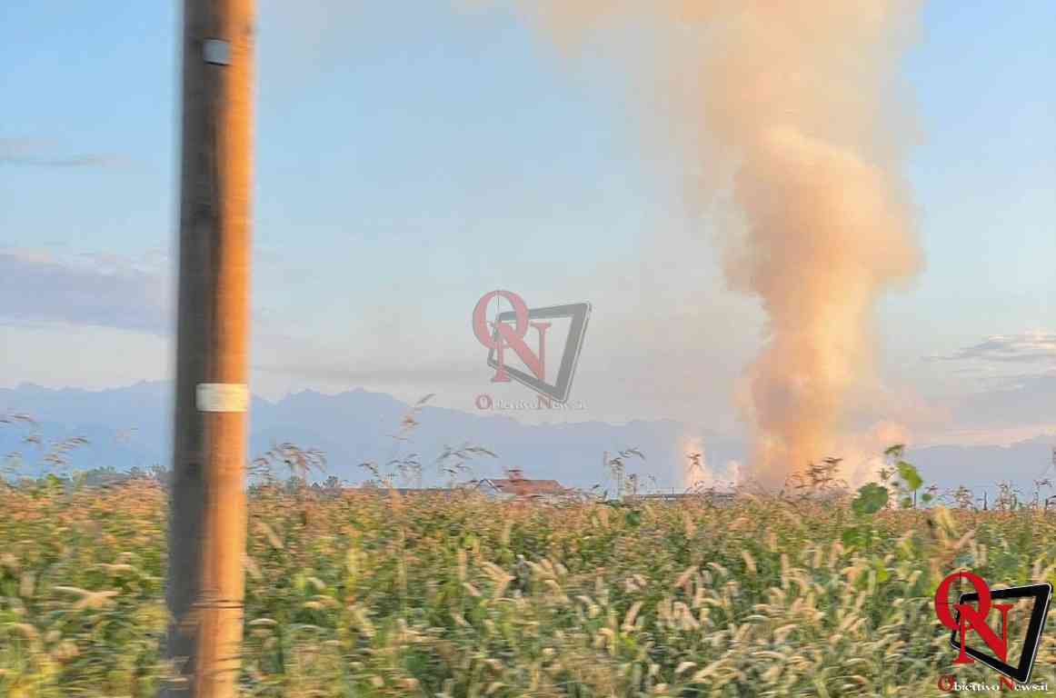 RIVAROLO CANAVESE / RIVAROSSA – Incendio rotoballe in un cascinale (FOTO E VIDEO)