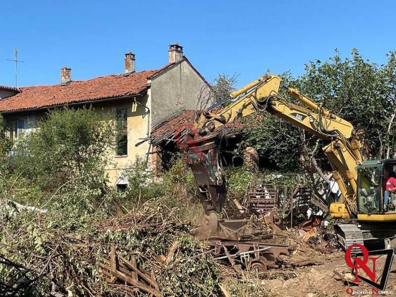 BORGARO - Partiti i lavori per la demolizione di cascina Torazza