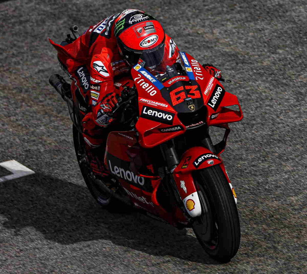 MOTOCICLISMO - La grande vittoria di Pecco Bagnaia non basta. Rimandata a Valencia la conquista del titolo iridato 2 MOTOCICLISMO - La grande vittoria di Pecco Bagnaia non basta. Rimandata a Valencia la conquista del titolo iridato