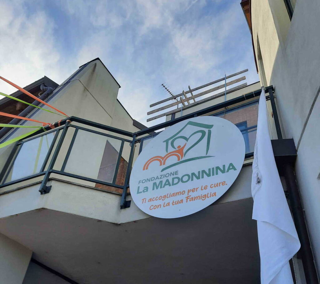 CANDIOLO - Consegnato un assegno di 25mila euro alla casa d'accoglienza “La Madonnina”