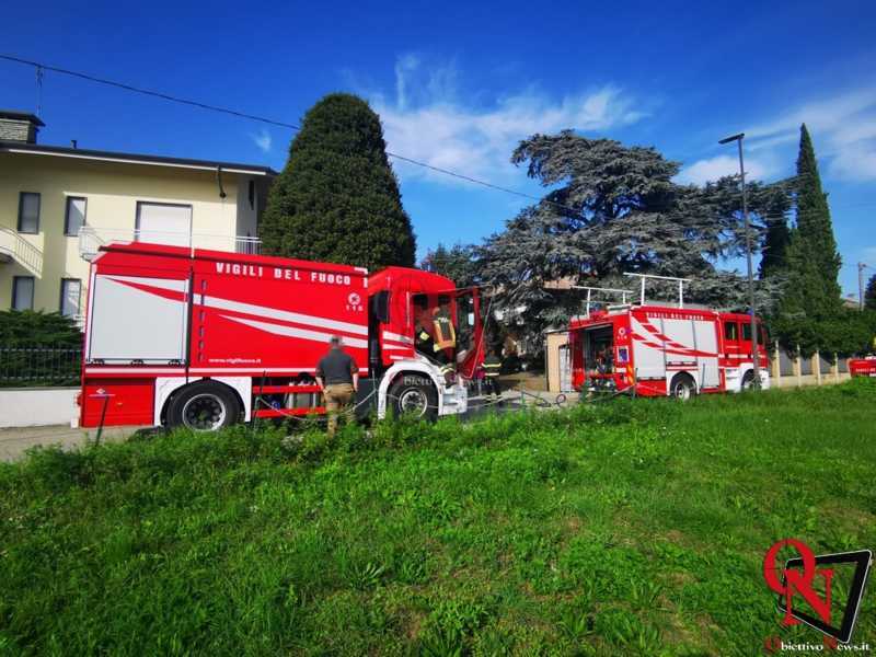 VALPERGA – Incendio furgone nel parco di una villa in via Massola (FOTO)