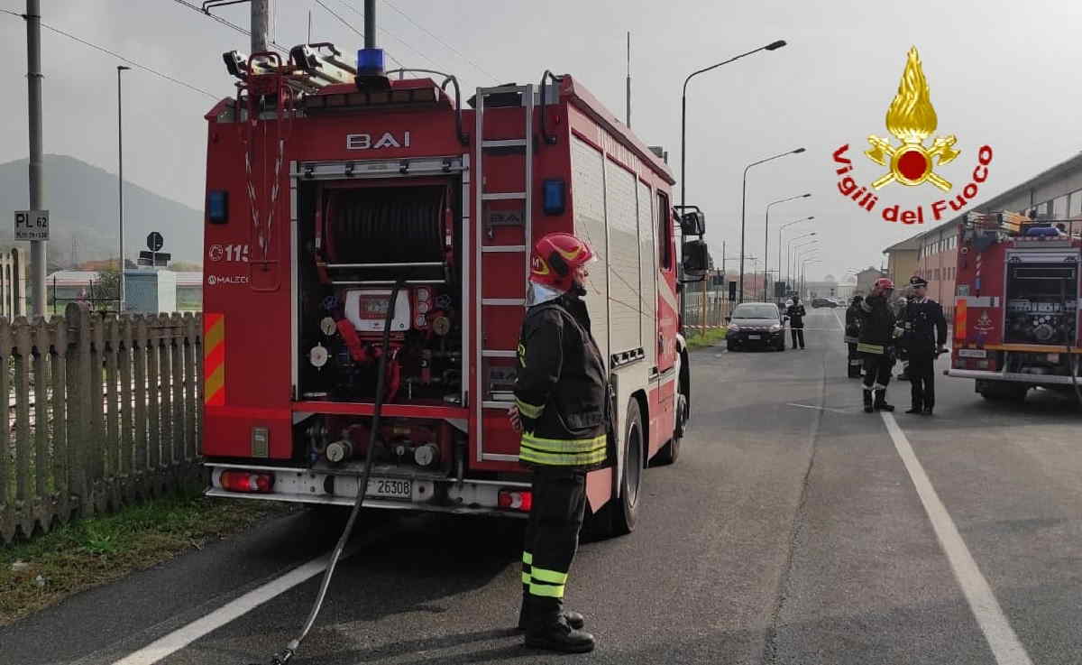 LANZO – Condotta del gas tranciata in via Torino; per sicurezza isolata l'area (FOTO)
