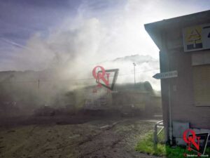 SAN COLOMBANO BELMONTE – Incendio in una falegnameria di via del Colle (FOTO E VIDEO)