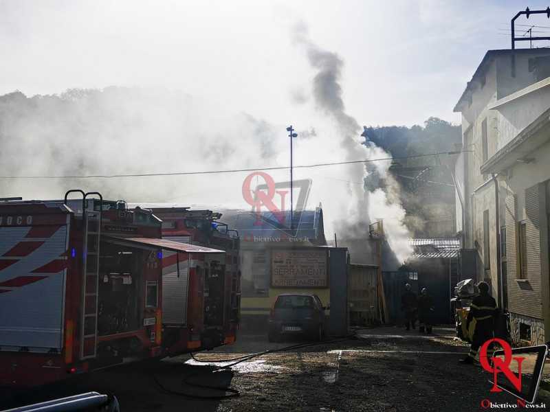 SAN COLOMBANO BELMONTE – Incendio in una falegnameria di via del Colle (FOTO E VIDEO)