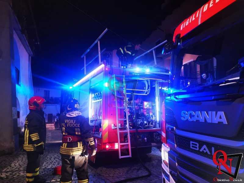 CUORGNÈ - In fiamme il tetto di una palazzina in via Arduino (FOTO E VIDEO)