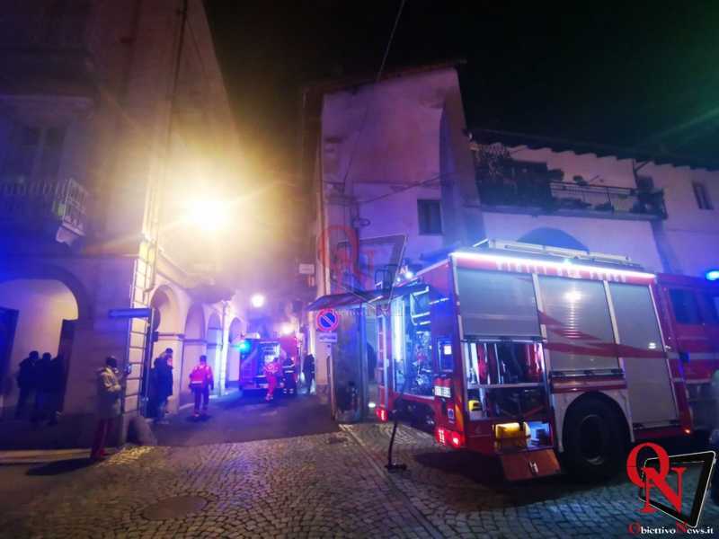 CUORGNÈ - In fiamme il tetto di una palazzina in via Arduino (FOTO E VIDEO)