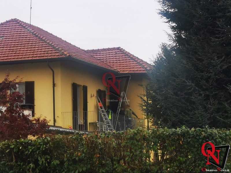 VALPERGA – Principio di incendio tetto in via Villa; intervento dei VVF (FOTO)