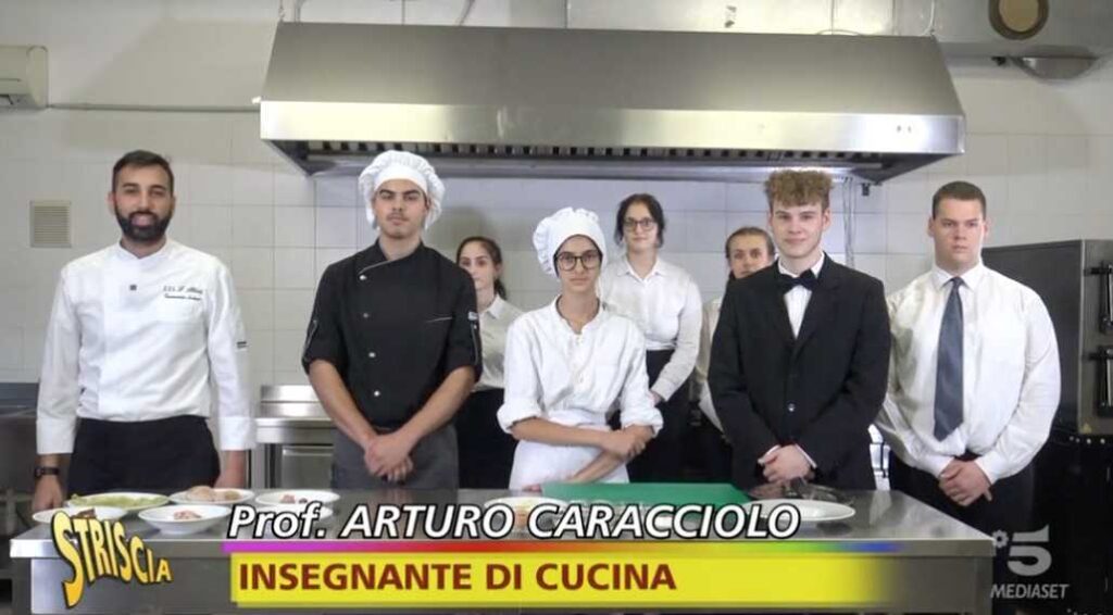 CASELLE - Arturo Caracciolo protagonista a "Striscia la Notizia" 1 CASELLE - Arturo Caracciolo protagonista a "Striscia la Notizia"