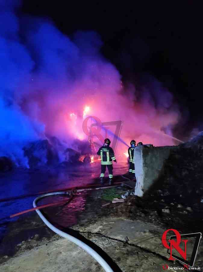 CASTELLAMONTE – Incendio fienile in frazione Sant'Antonio (FOTO)