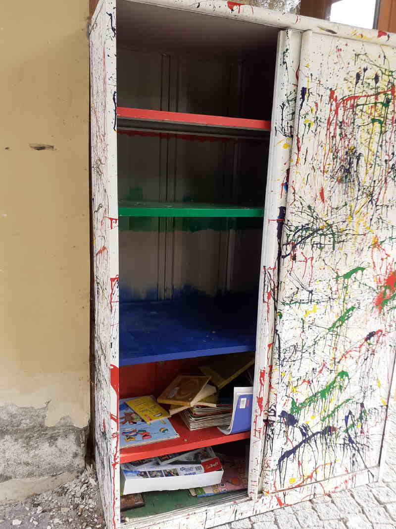 CHIAVERANO – Atti vandalici: in ultimo libri bruciati (FOTO)