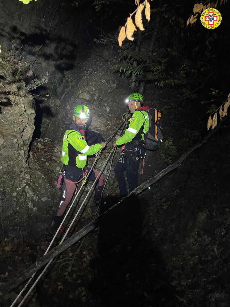 ROCCHETTA LIGURE (AL) - Precipita da un salto di roccia mentre segue le capre, deceduto