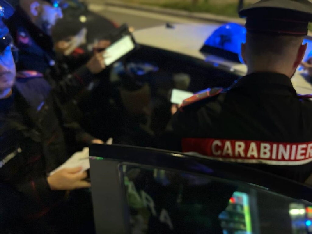 TORINO – Cinque minorenni denunciati per rapina mano armata ad un corriere 1 TORINO – Cinque minorenni denunciati per rapina mano armata ad un corriere