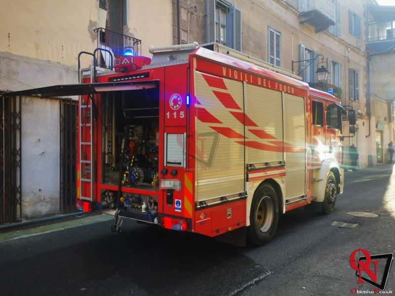 CUORGNE' - Incendio camino in via Parigi; illesa l'anziana proprietaria (FOTO)