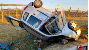 CUCEGLIO – Auto ribaltata in via per Aglié (FOTO E VIDEO)
