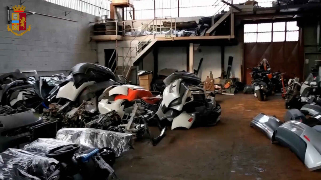 ALPIGNANO - “Operazione Magic Box”: emesse 5 misure cautelari (FOTO E VIDEO) 4 Alpignano arresti carrozzeria 2 RES