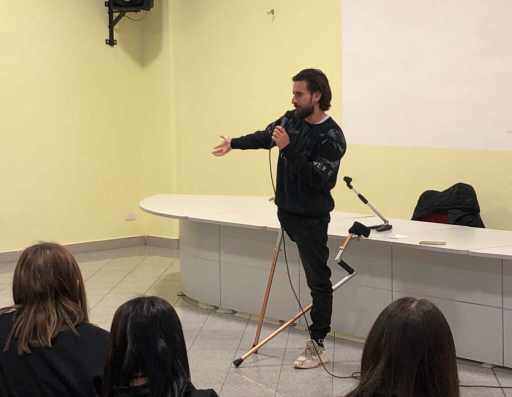 RIVAROLO - Arturo Mariani ha incontrato gli studenti dell’Istituto comprensivo (FOTO) 1 RIVAROLO - Arturo Mariani ha incontrato gli studenti dell’Istituto comprensivo (FOTO)