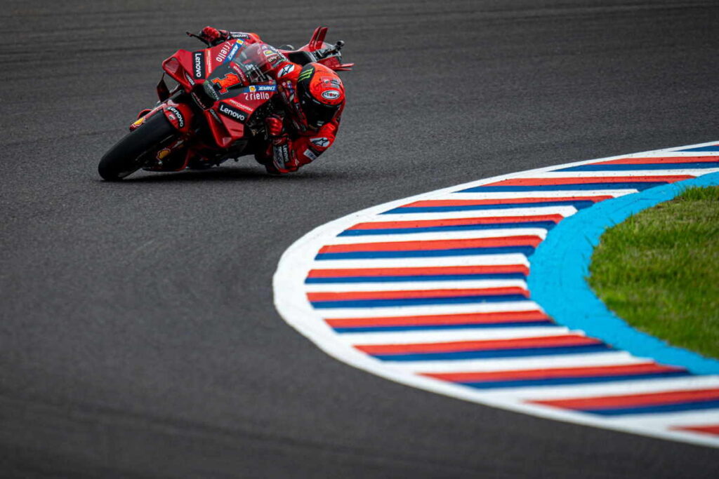 MOTOCICLISMO - Sprint Race per Binder; secondo uno stratosferico Bezzecchi 1 MOTOCICLISMO - Sprint Race per Binder; secondo uno stratosferico Bezzecchi