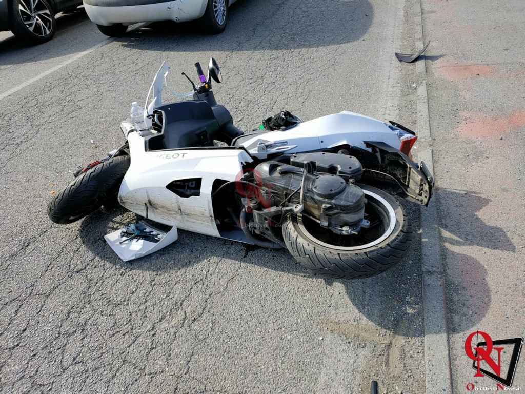 RIVAROLO CANAVESE - Scooter tampona un'auto; ferito un giovane (FOTO E VIDEO)