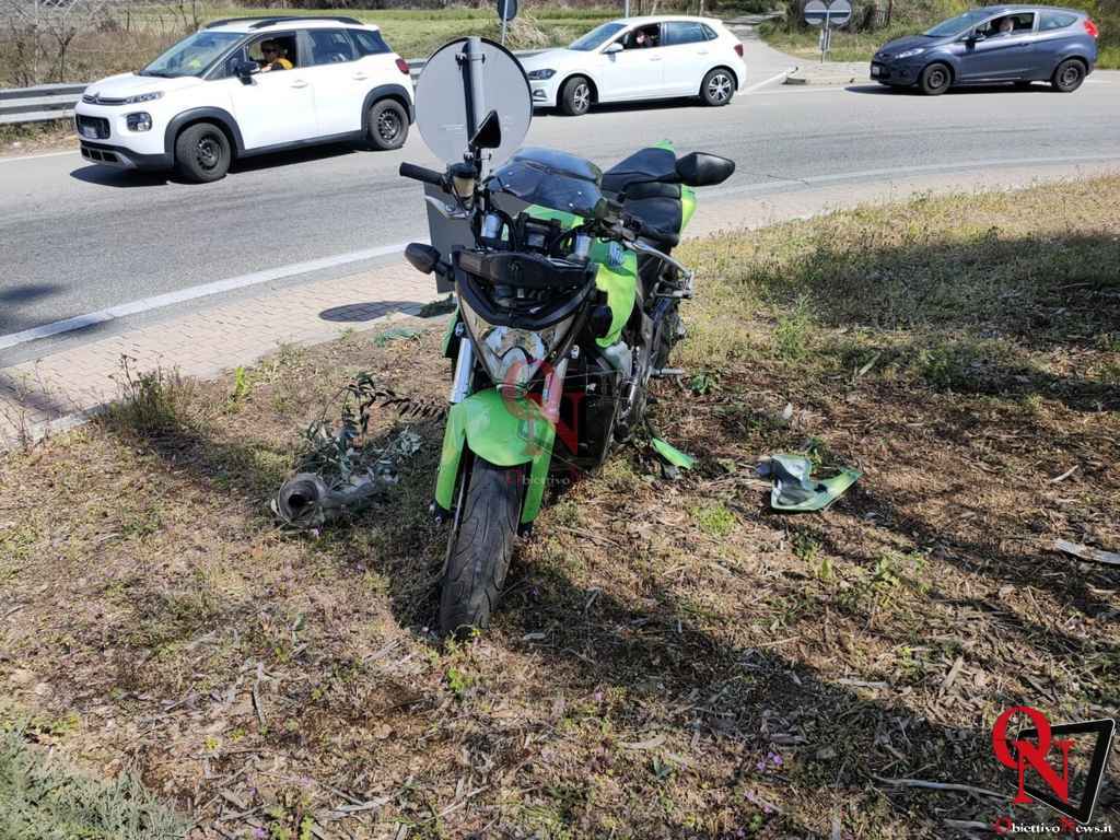 VALPERGA - Incidente su 460: motociclista si schianta sulla rotonda (FOTO e VIDEO)