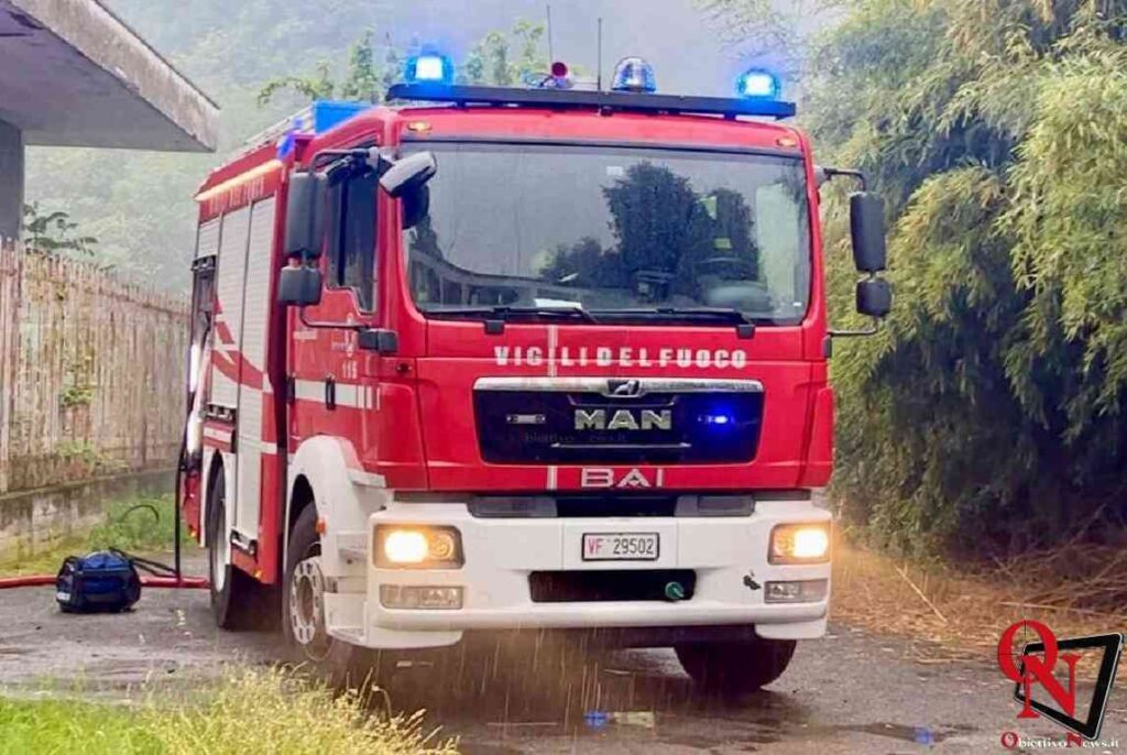 IVREA – Incendio baracca a San Grato; spento dai Vigili del Fuoco 1 ivrea incendio baracca san grato