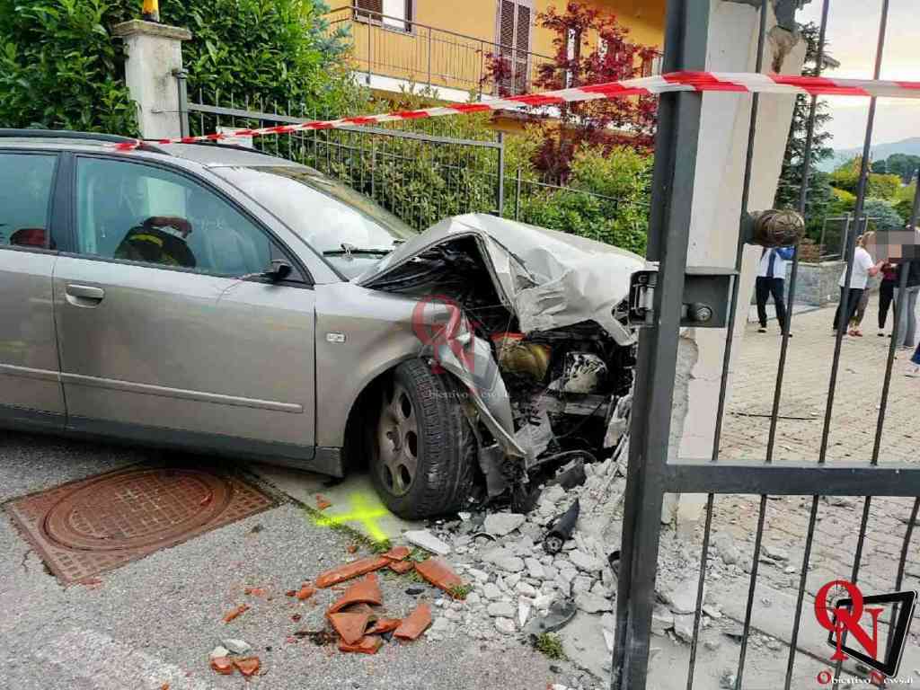 RIVAROLO CANAVESE - Auto si schianta contro ad un pilastro in via Colombo (FOTO E VIDEO)