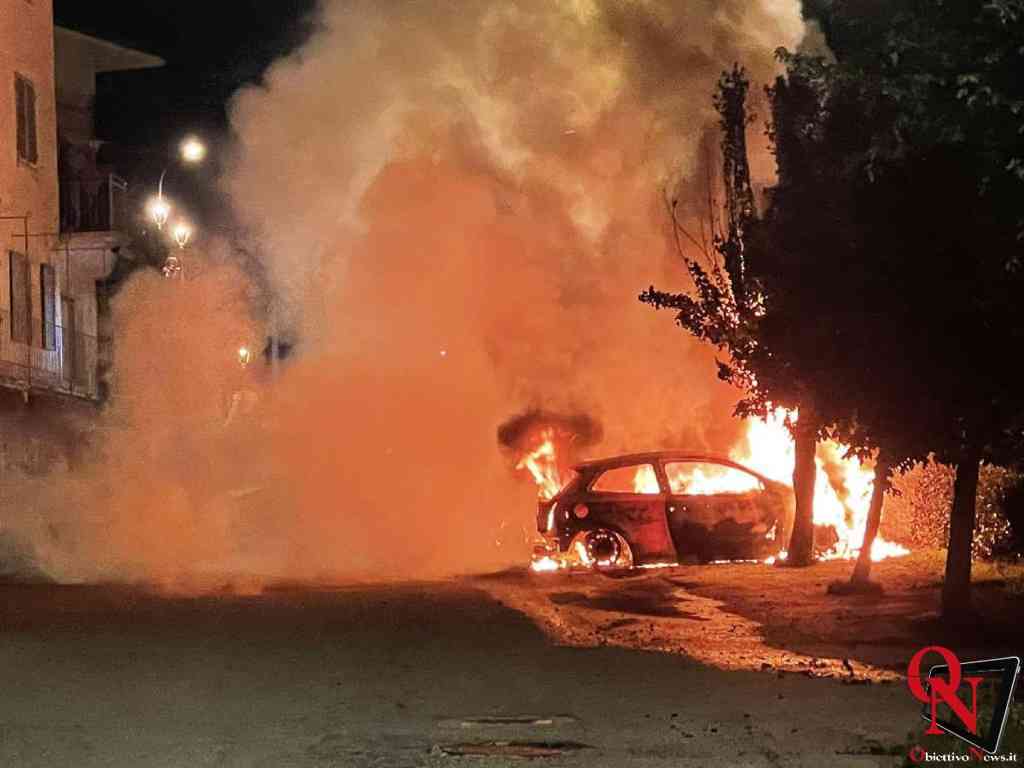 SAN COLOMBANO BELMONTE – Auto in fiamme, nessun ferito; area transennata (FOTO)