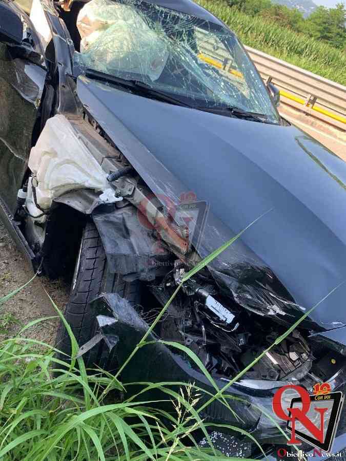 IVREA – Incidente sull'autostrada A5: coinvolti un camion e una vettura; nessun ferito (FOTO)